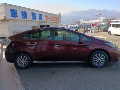TOYOTA PRIUS PHV