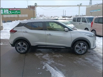 NISSAN KICKS