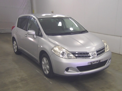 NISSAN TIIDA