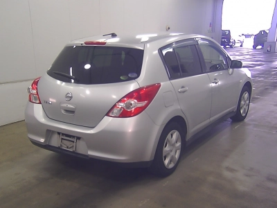 NISSAN TIIDA