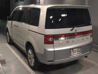MITSUBISHI DELICA D:5