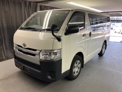 TOYOTA HIACE VAN