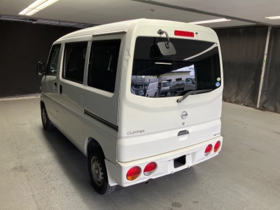 NISSAN CLIPPER VAN