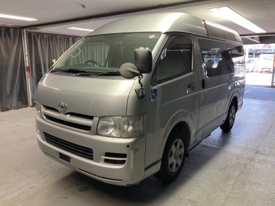 TOYOTA HIACE
