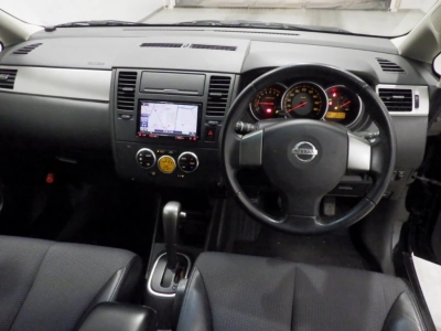 NISSAN TIIDA