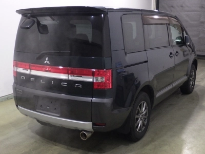 MITSUBISHI DELICA D:5