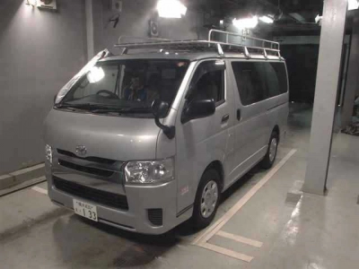 TOYOTA HIACE VAN