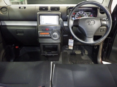 TOYOTA PIXIS SPACE