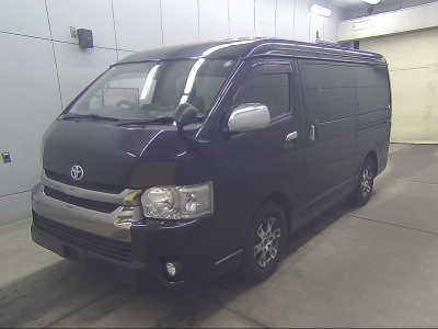 TOYOTA HIACE VAN