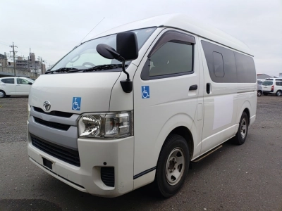 TOYOTA HIACE