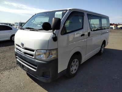 TOYOTA REGIUS ACE