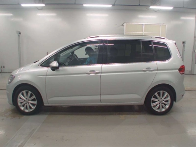 VOLKSWAGEN GOLF TOURAN