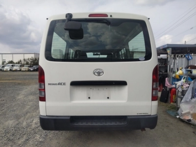 TOYOTA REGIUS ACE
