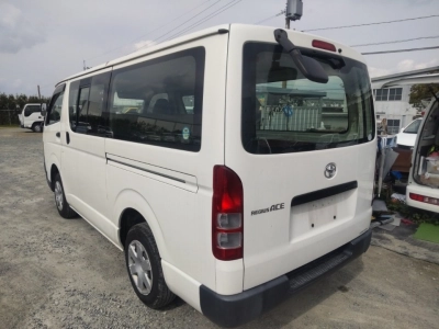 TOYOTA REGIUS ACE