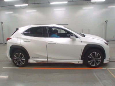 LEXUS UX