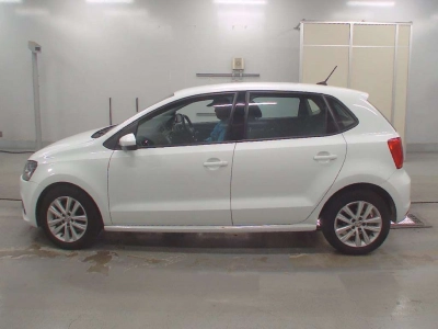 VOLKSWAGEN POLO
