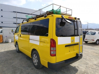 TOYOTA HIACE