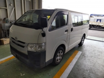 TOYOTA HIACE