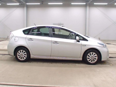 TOYOTA PRIUS PHV