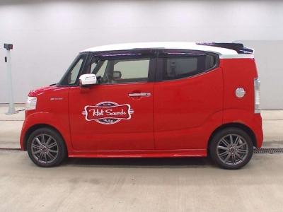 HONDA N-BOX SLASH