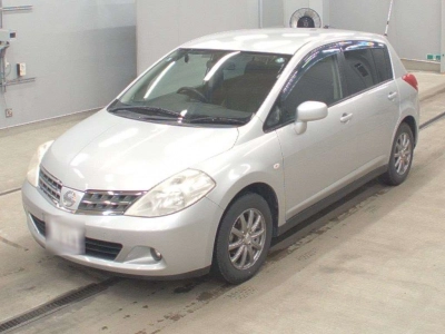 NISSAN TIIDA