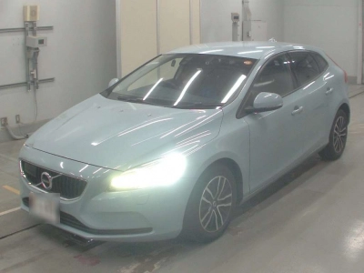VOLVO V40