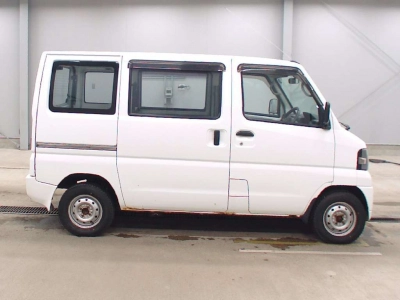 NISSAN CLIPPER VAN