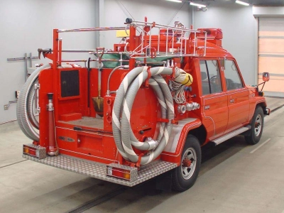 TOYOTA LAND CRUISER 70