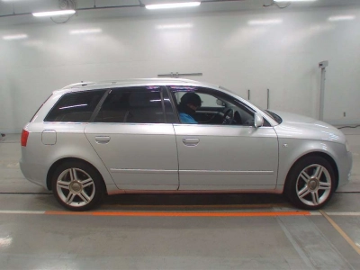 AUDI A4 AVANTE