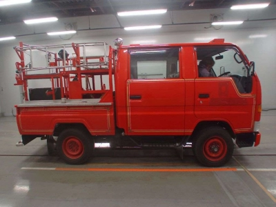 TOYOTA HIACE TRUCK