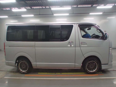 TOYOTA REGIUS VAN