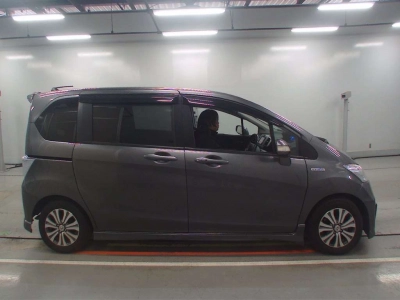 HONDA FREED HYBRID