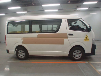 TOYOTA HIACE WAGON
