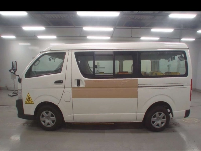 TOYOTA HIACE WAGON