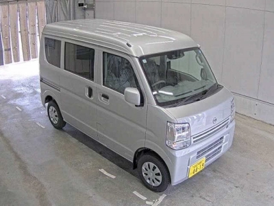 NISSAN CLIPPER VAN