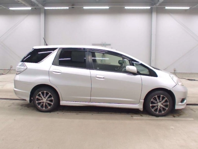 HONDA FIT SHUTTLE HYBRID