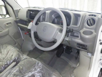 NISSAN CLIPPER VAN