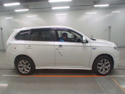 MITSUBISHI OUTLANDER PHEV