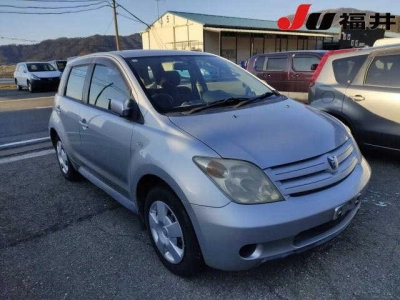TOYOTA IST