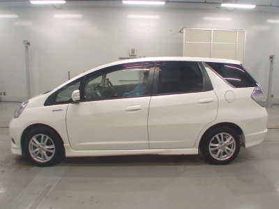 HONDA FIT SHUTTLE HYBRID