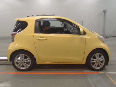 TOYOTA IQ