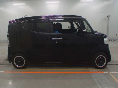 HONDA N-BOX SLASH
