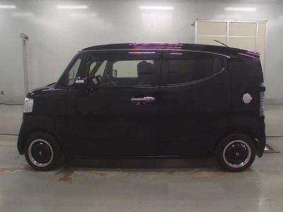 HONDA N-BOX SLASH