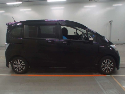 HONDA FREED HYBRID