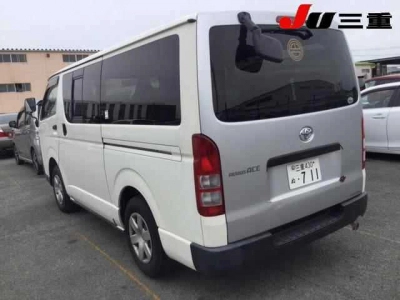 TOYOTA HIACE VAN