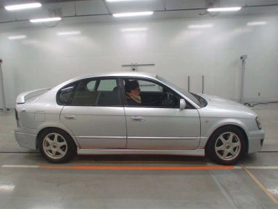 SUBARU LEGACY B4