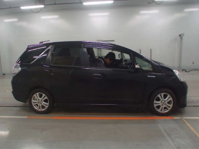 HONDA FIT SHUTTLE HYBRID