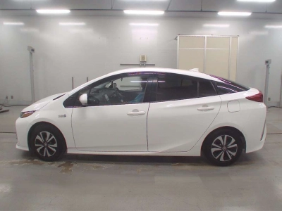 TOYOTA PRIUS PHV