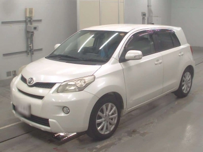 TOYOTA IST