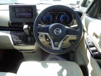 NISSAN ROOX